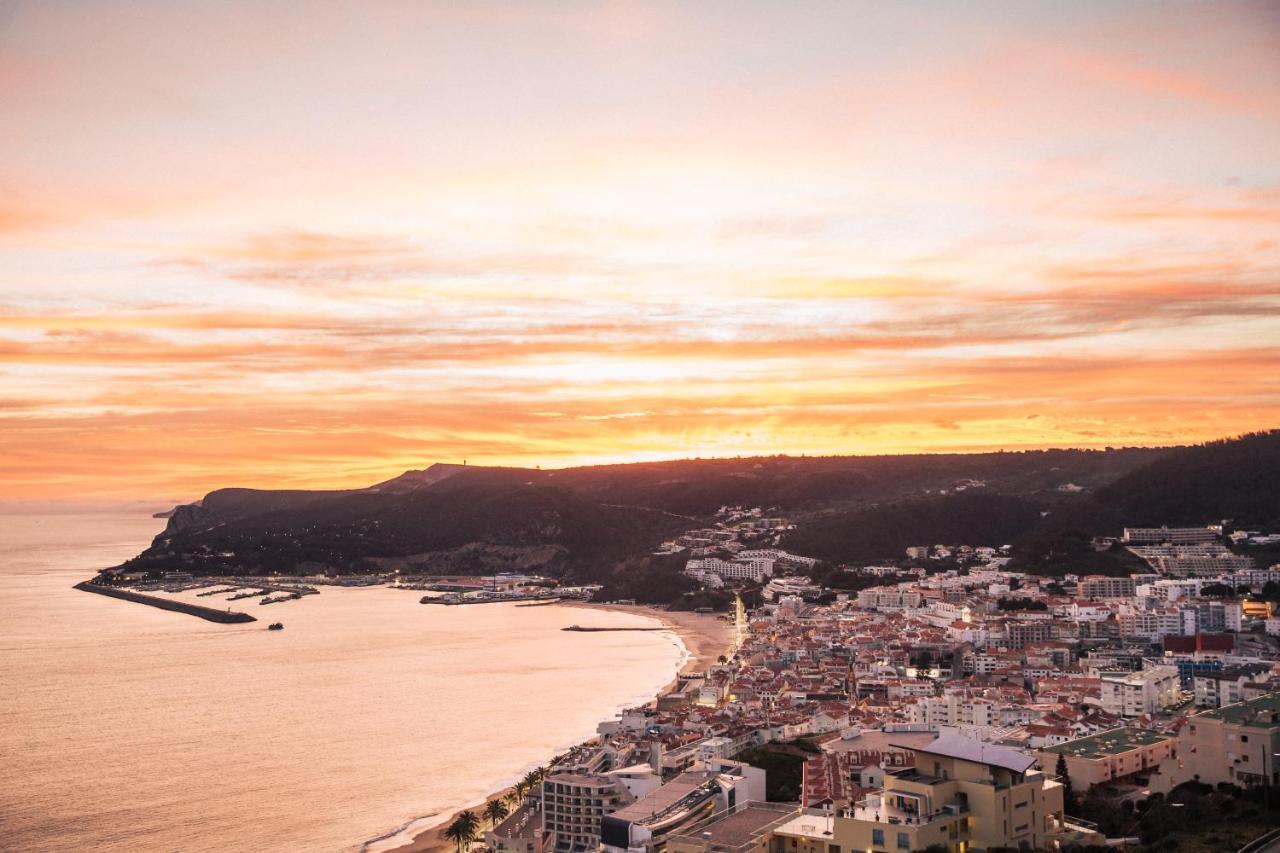 With A Stunning View Over Apartamento *