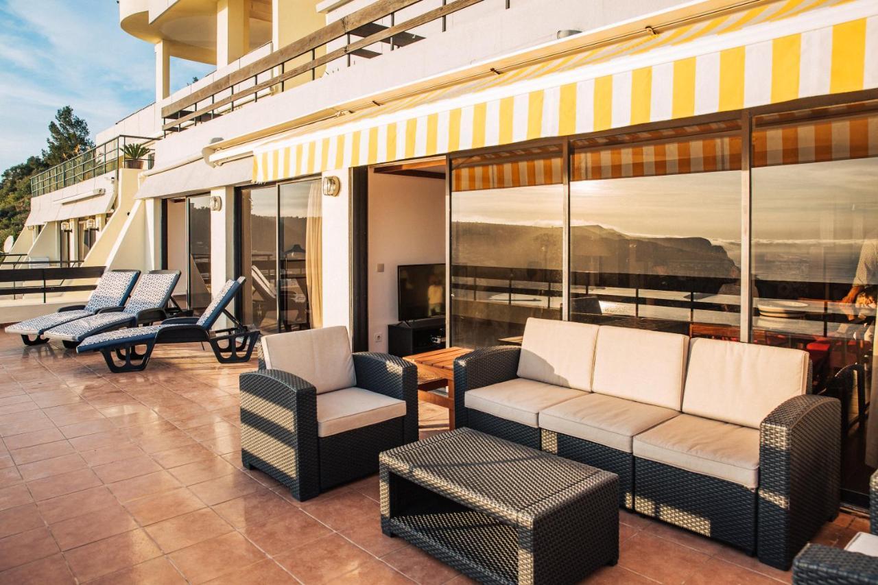 With A Stunning View Over Apartment Sesimbra