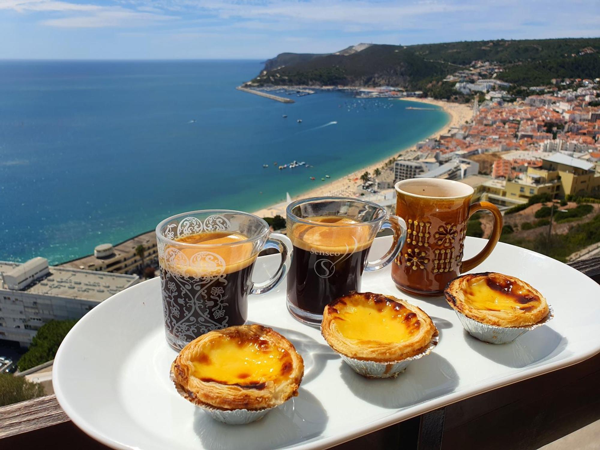 With A Stunning View Over * Sesimbra
