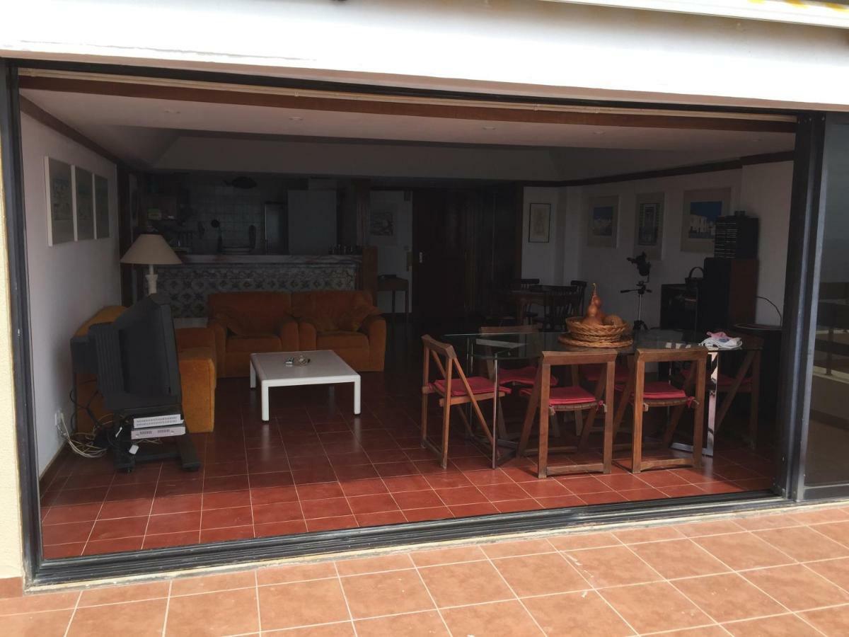 With A Stunning View Over Apartment Sesimbra