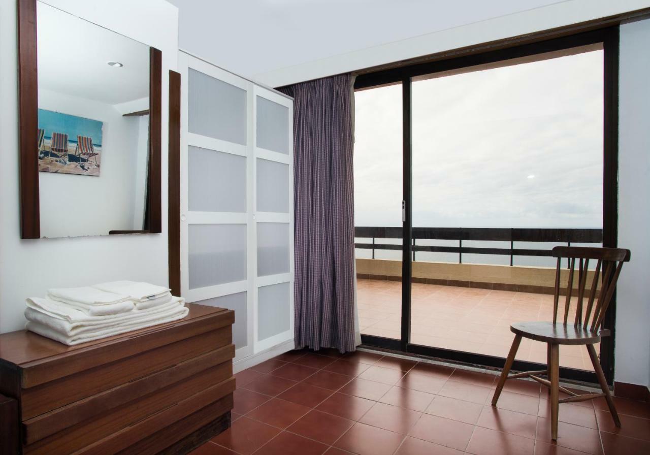 With A Stunning View Over Apartment Sesimbra