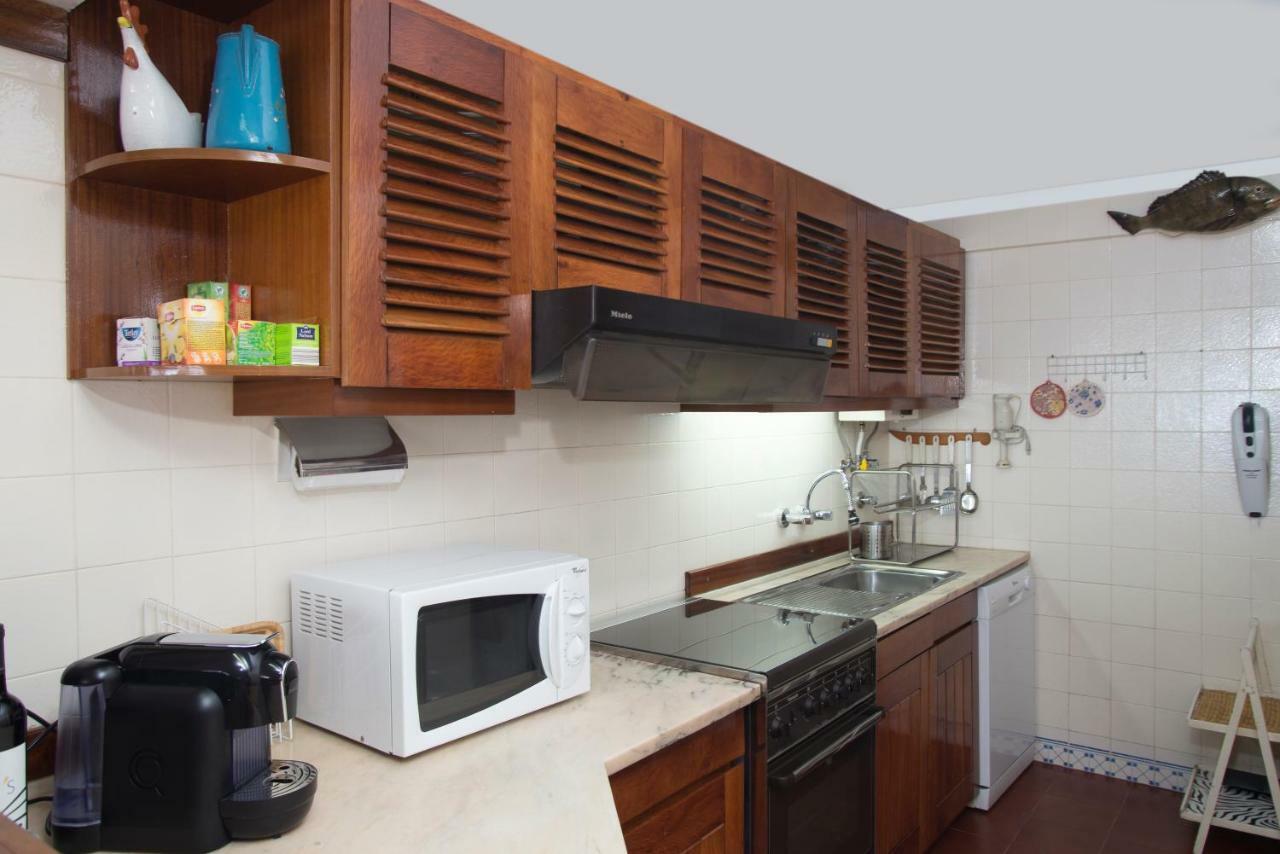 With A Stunning View Over Apartment Sesimbra